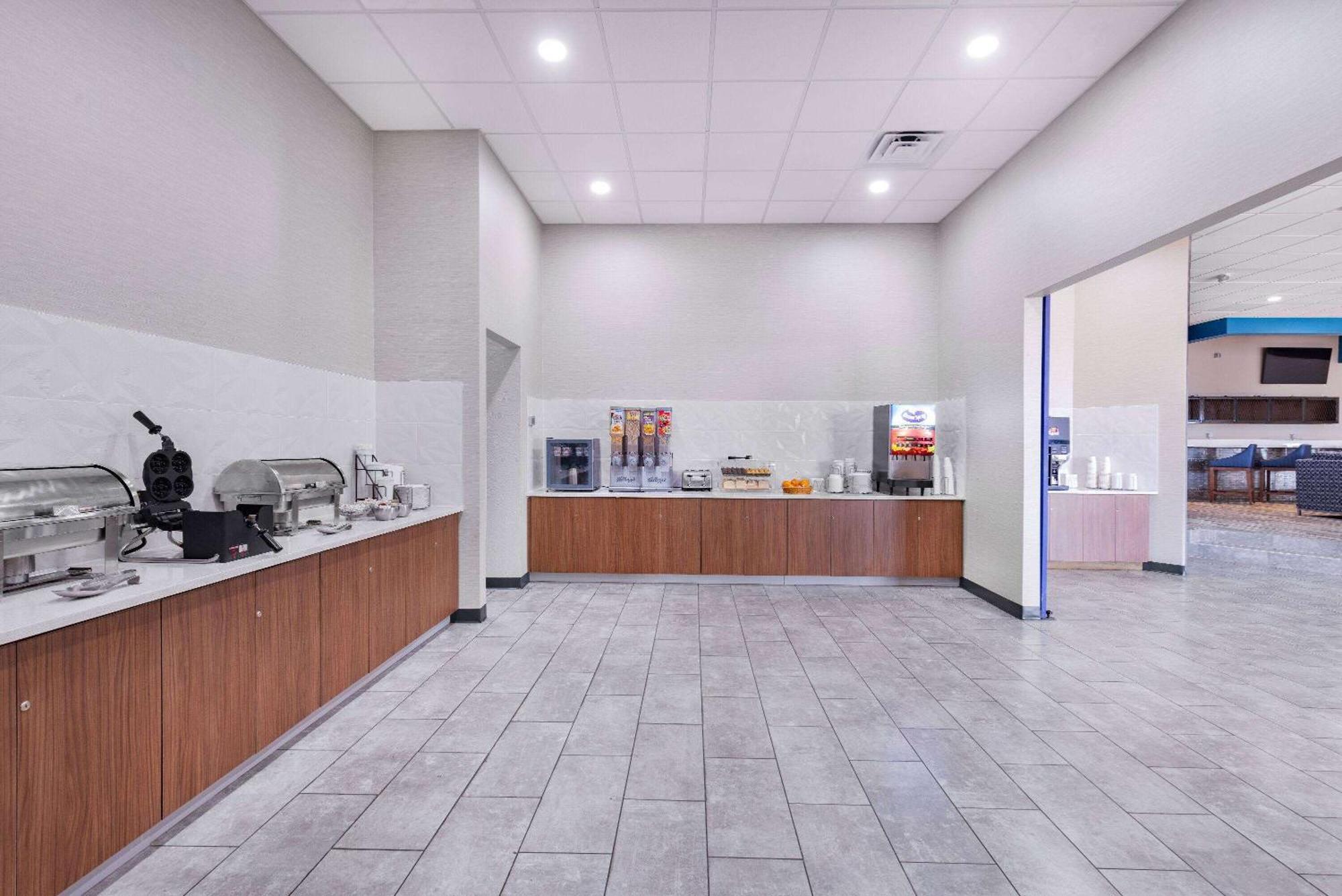 Hotel Hawthorn Extended By Wyndham Airport 3*
